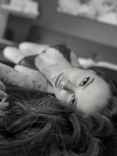 Angelvibexs model nude images