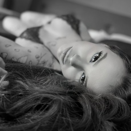 AngelvibesxFree model best pic