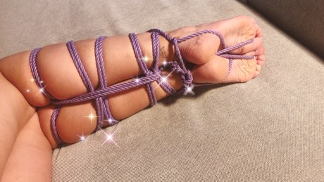 Shibari Babe nude model picture