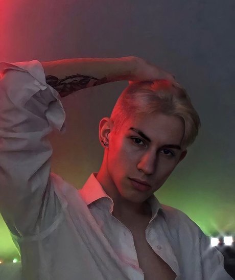 Mast vi adult model pic