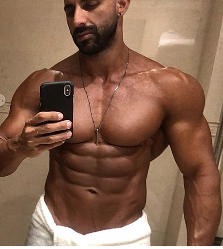 MASTER ACE nude pornstar pics