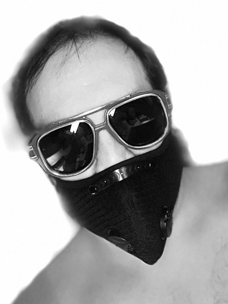 Masked Mountain Man naked model photos