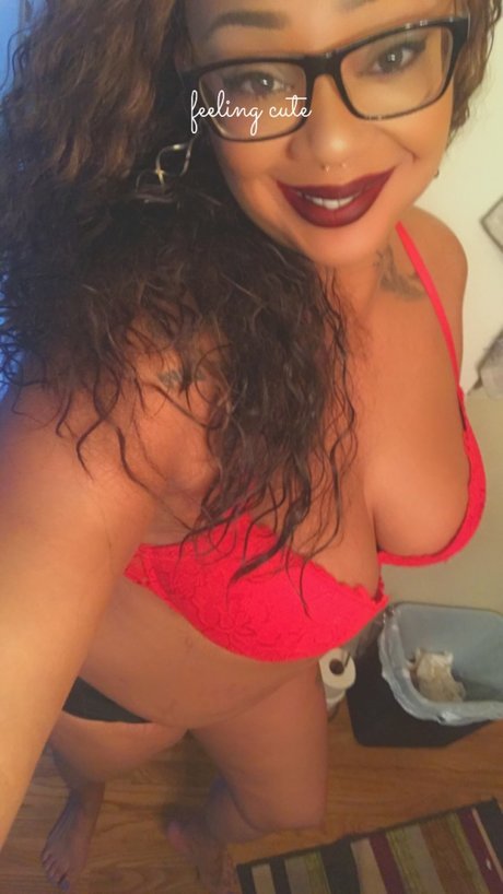 Kiki Not Kinky beautiful model images