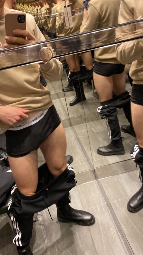 lesbian fingering onlyfans free xxx pic