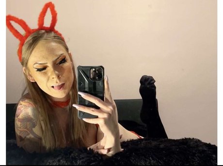 Maziikeen model exclusive photo