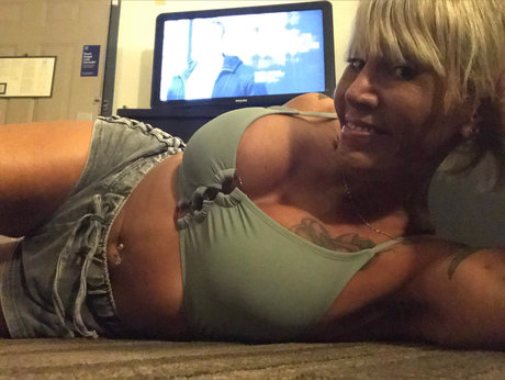 Meshi star nudes photos