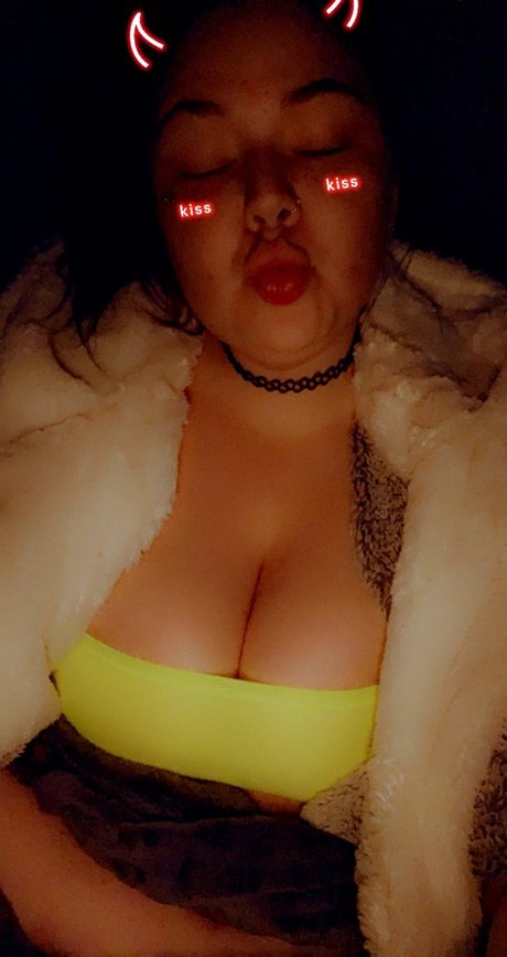 Merry Gold star exclusive galleries