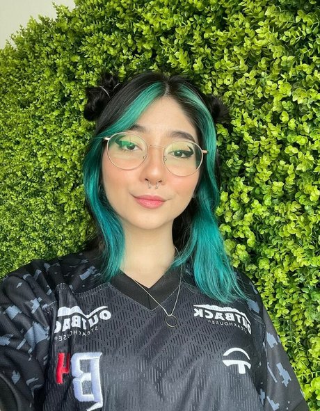 Tayhuhu model beautiful images