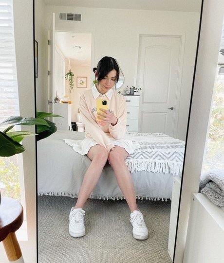 shelbygraces model art gallery