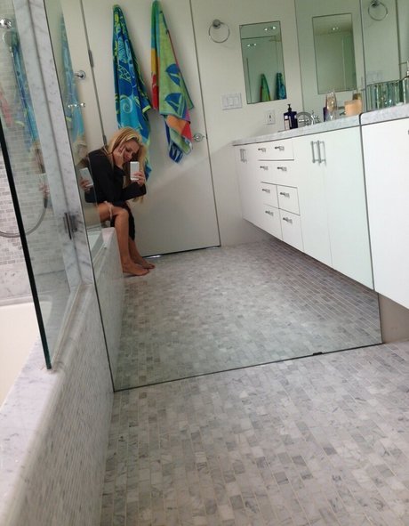 Jenny McCarthy hot actress image