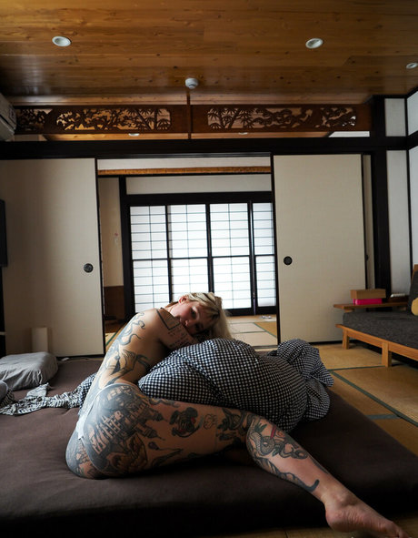 Mrs Nice pornstar top picture