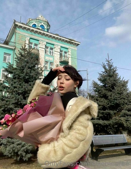 elliemooree erotic actress picture