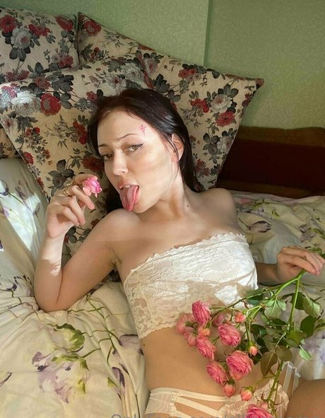 elliemooree pornstar free image