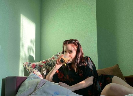 elliemooree star naked photos