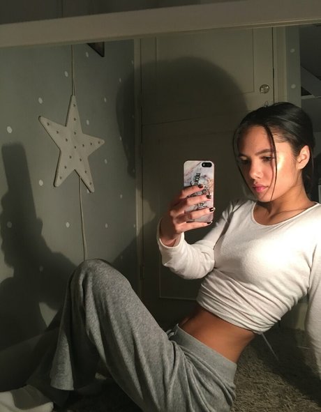 Saoirse Alicia Behzadi star exclusive archive