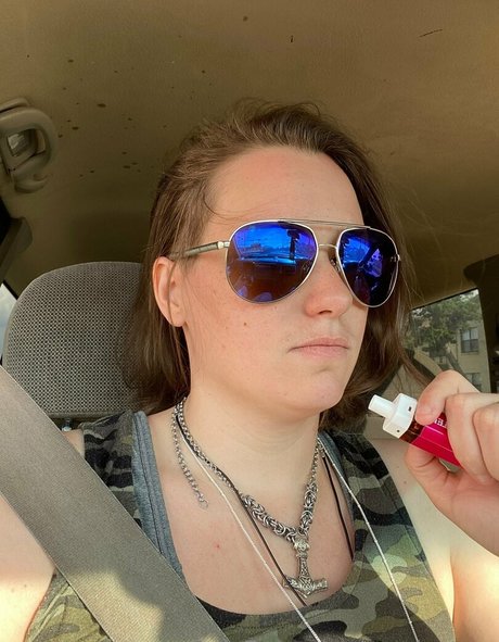 sarahmaxx naked model image