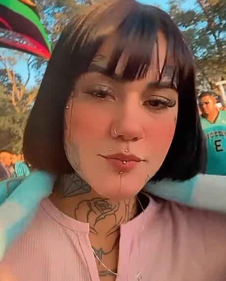 Evelyn Mirelly erotic star img