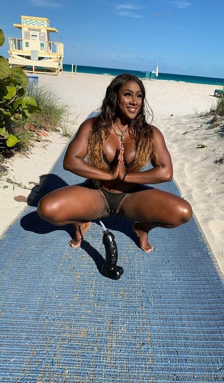 Chanya The Body top star photos