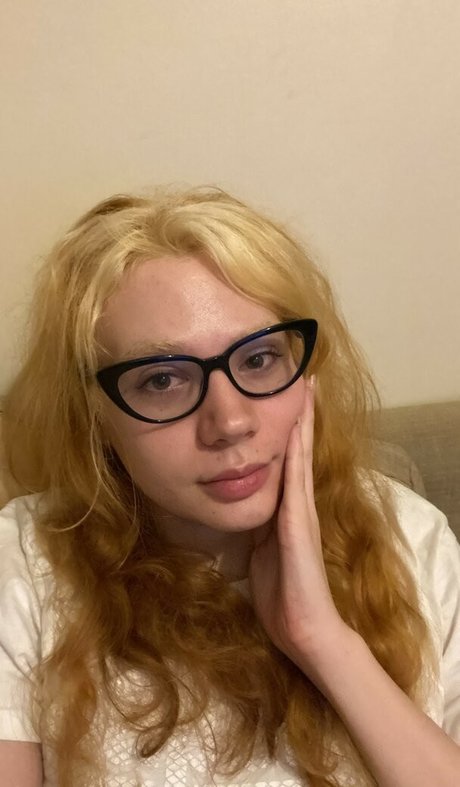 roseyule model beautiful picture