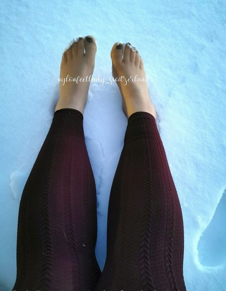 nylonfeetladyswitzerland hd model photo