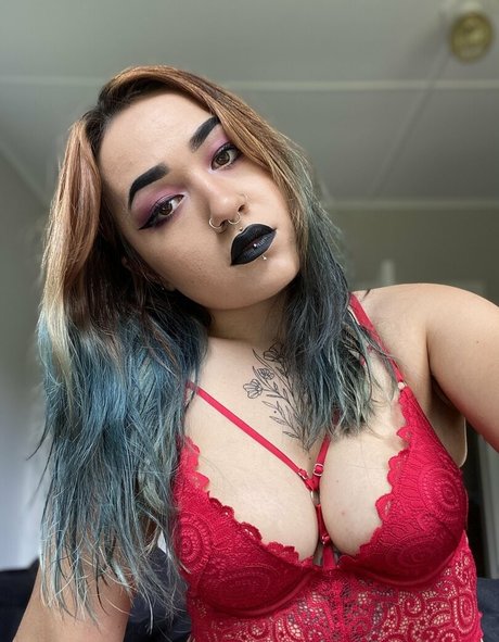 ariquxeen naked pornstar pic