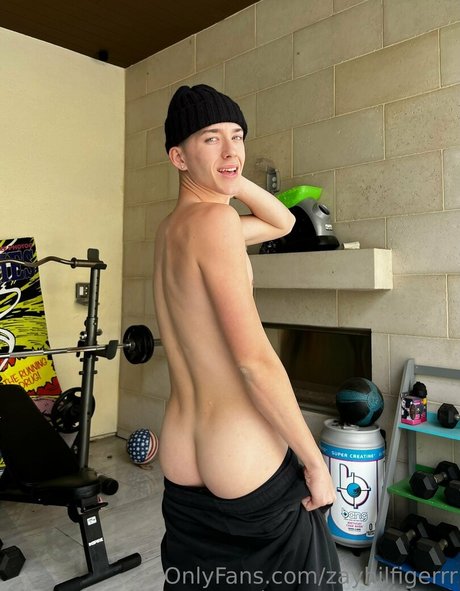 zayhilfigerrr star pretty pic