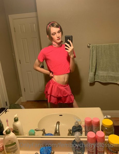 femboycherryblossom star naked image