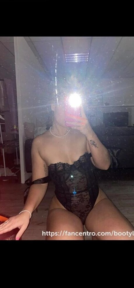 BootyLunaa star nude pics