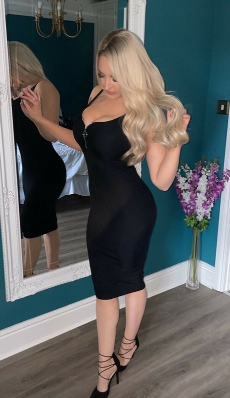 skinny shemale onlyfans free naked galleries