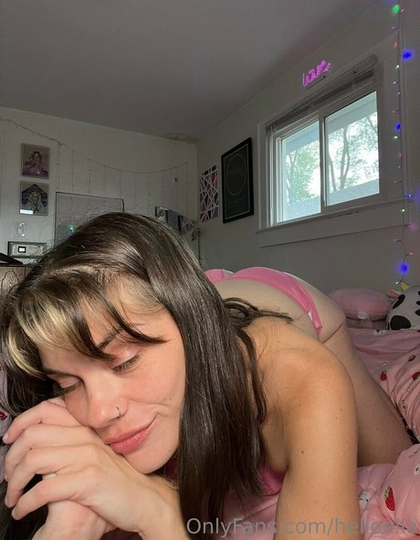 helloella sexy star pic