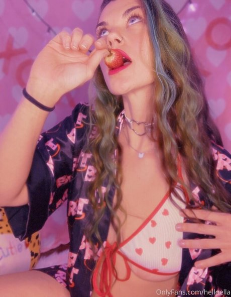 helloella model nudes pics