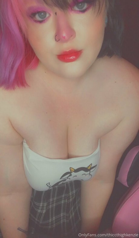 thiccthighkenzie high quality model image