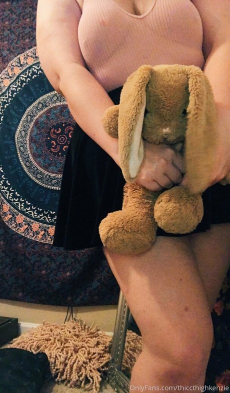 thiccthighkenzie free pornstar gallery