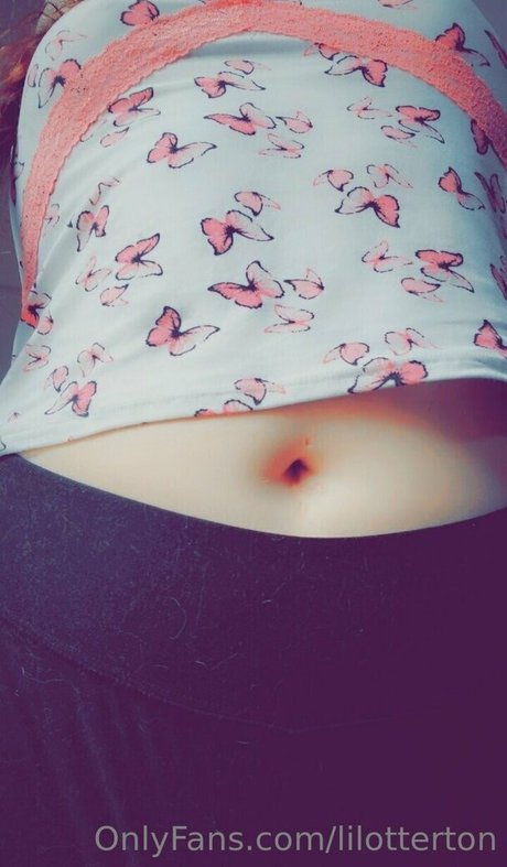 lesbian kissing onlyfans art xxx gallery