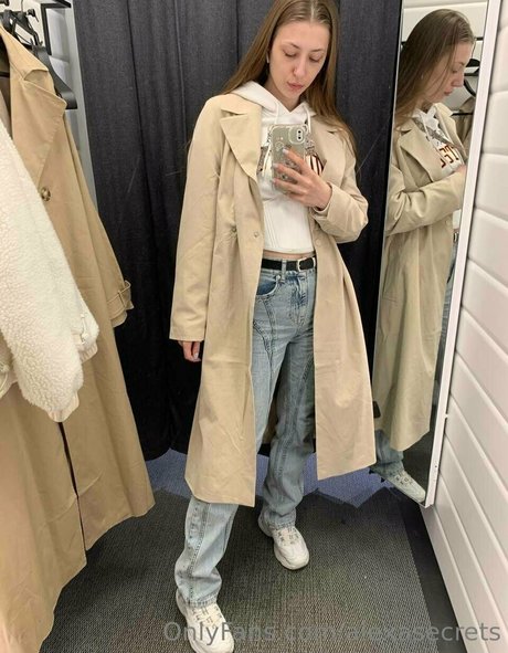 alexasecrets art star photo