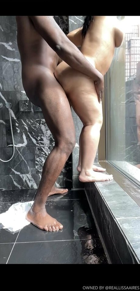 lissaaires naked model pic