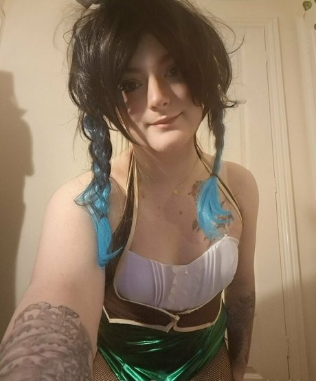 transgirlakira model naked photo