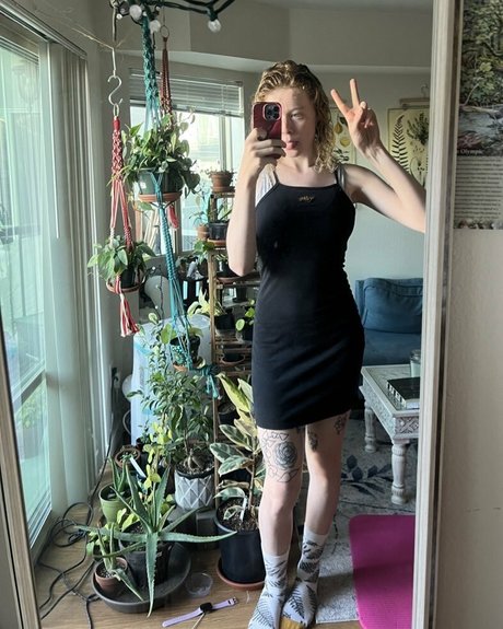 allie0t hot pornstar picture