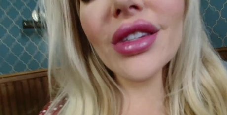 female influencer onlyfans free nude galleries