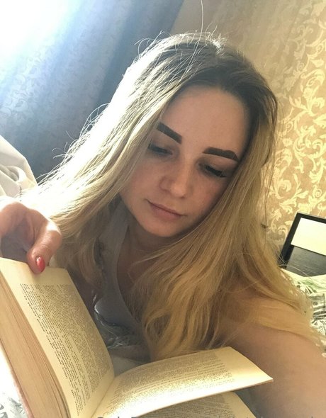 violetchery naked pornstar picture