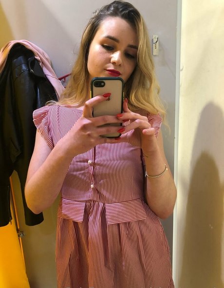 violetchery hot model gallery