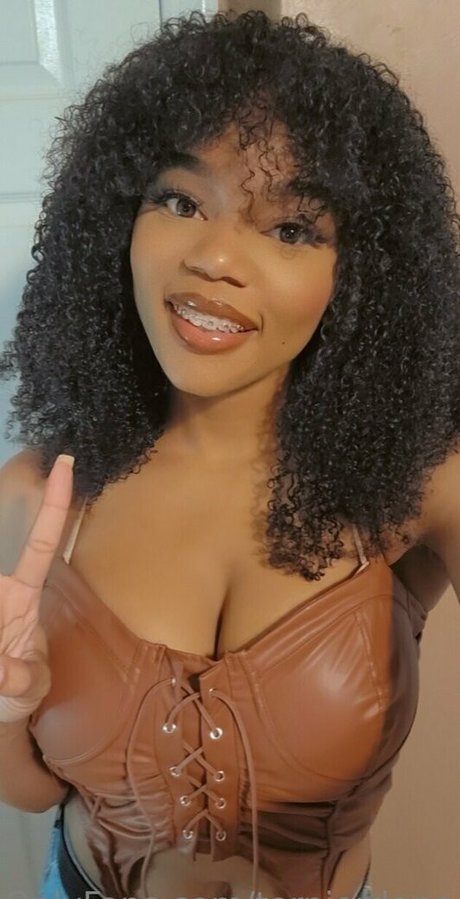 horny girls onlyfans free photo