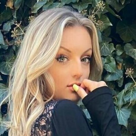 milf handjob onlyfans xxx image