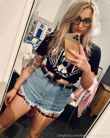 Femmefataleairsoft hot pornstar pic