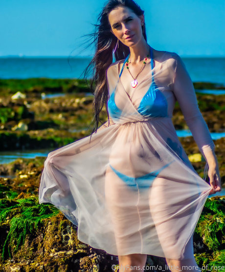 rosiefinchgirl naked star photo