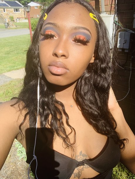 Uniquee_ sexy pornstar img