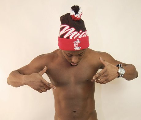 Sexy long strokes pornographic model img