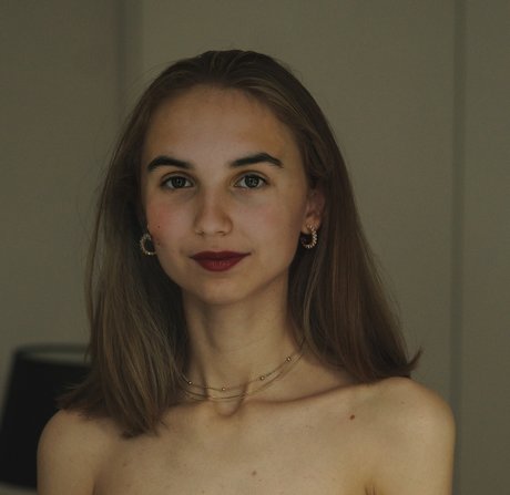 Mia Foster hd model pic