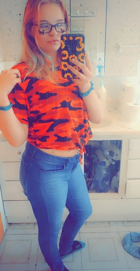 chubby blonde onlyfans adult image