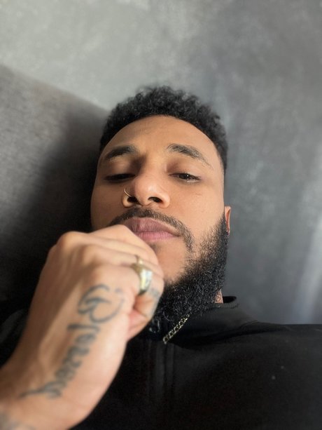 Mikiel Ali model top pictures